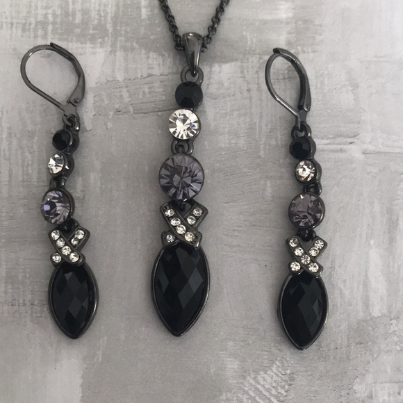 Beautiful Dark Silver Toned Necklace & Earrings; Black, Clear & Clear Grey Gems - Picture 1 of 6
